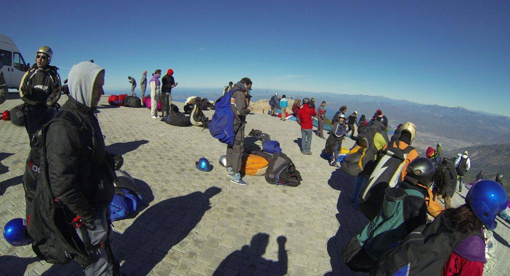 Fethiye Ölüdeniz yamaç paraşütü yapılan Babadağ 1800 metre yükseklikteki kalkış alanı.