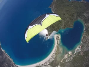 Fethiye yamaç paraşütü Ölüdeniz Babadağ yükseklik 2000 metredir.